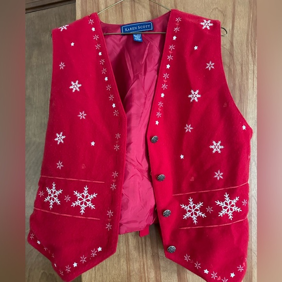 Women’s Holiday Vest Karen Scott with dressy buttons & white snowflakes size M - Picture 2 of 6